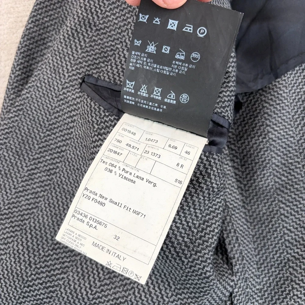 Prada Milano Blazer Jacket Sport Coat Men 36R Grey Black Geo Wool Blend‎ Italy